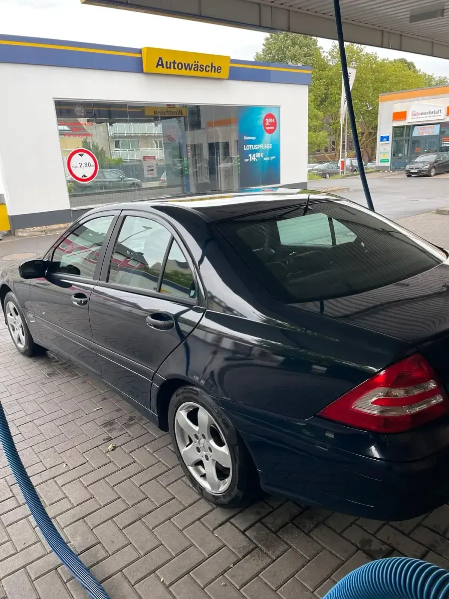 Gebraucht Mercedes C180 143 PS (105 kW) 2005 Blau Limousine