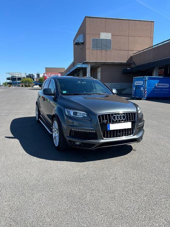 Grau Gebraucht 2013 Audi Q7 S-Line SUV | 14.900 € (Guter Preis) - Bild 1/4