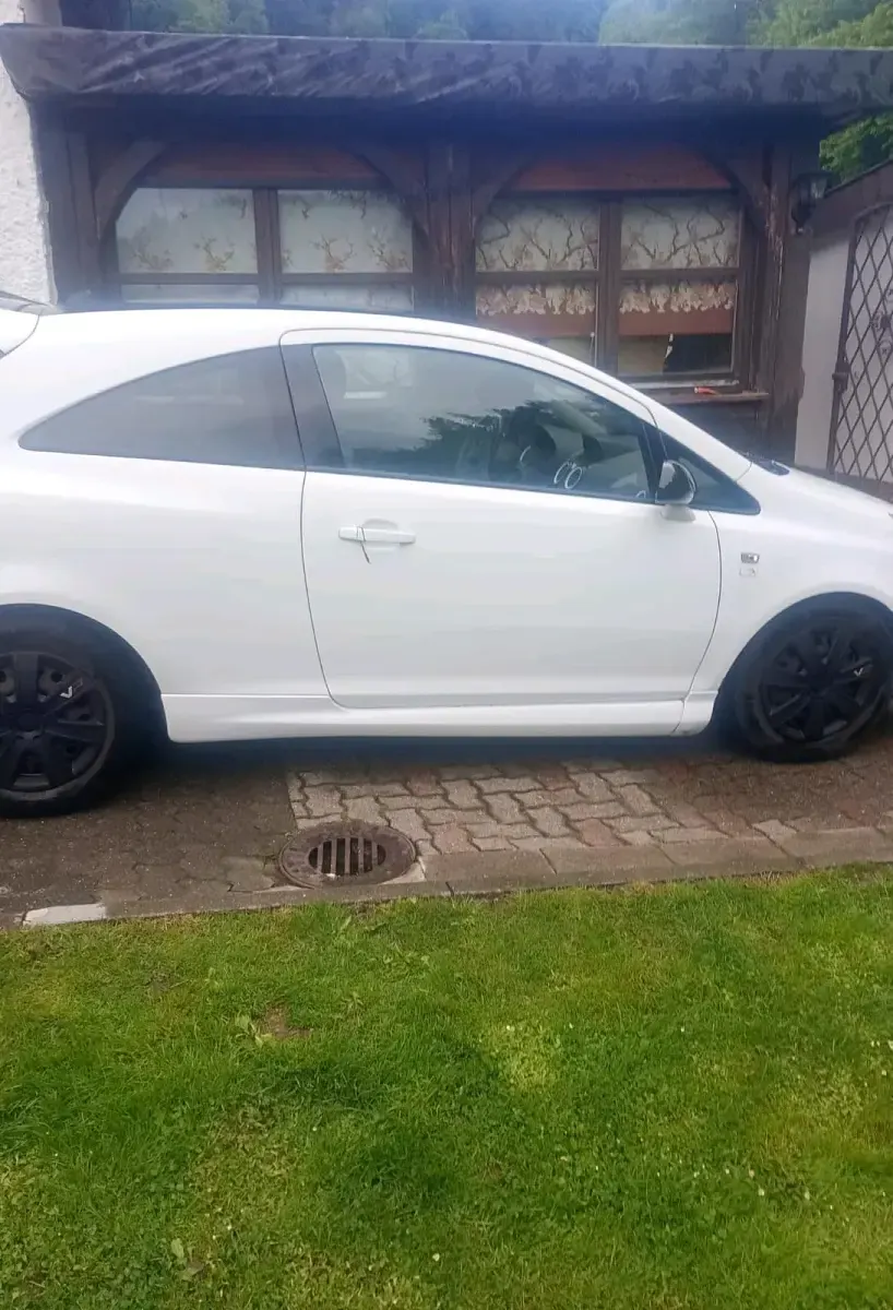 Second-hand Opel Corsa 125 CP (91 kW) 2008 Alb Hatchback