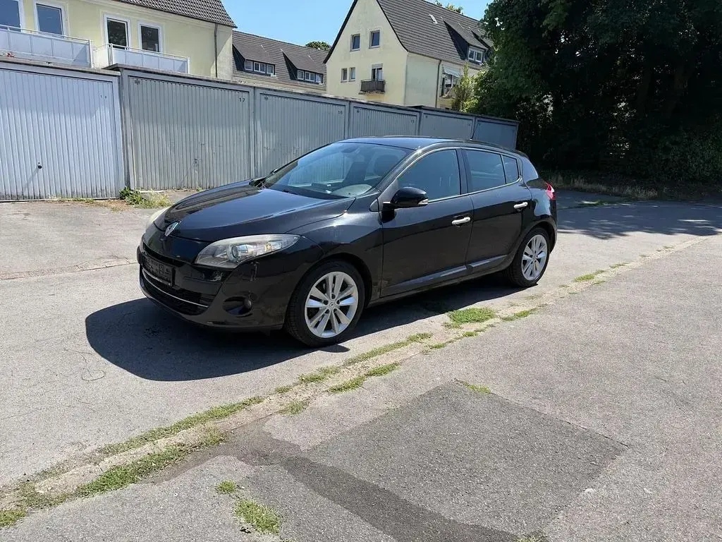 Gebraucht Renault Mégane Dynamique 131 PS (96 kW) 2011 Schwarz Limousine
