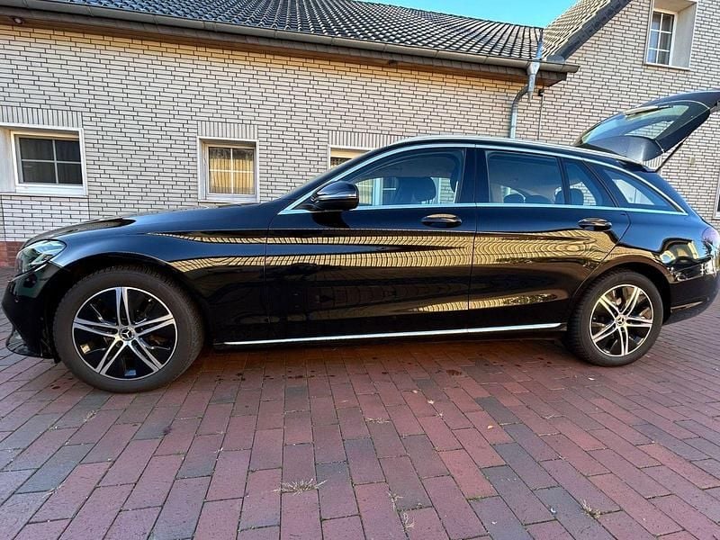 Gebraucht Mercedes C200 160 PS (117 kW) 2020 Schwarz Kombi
