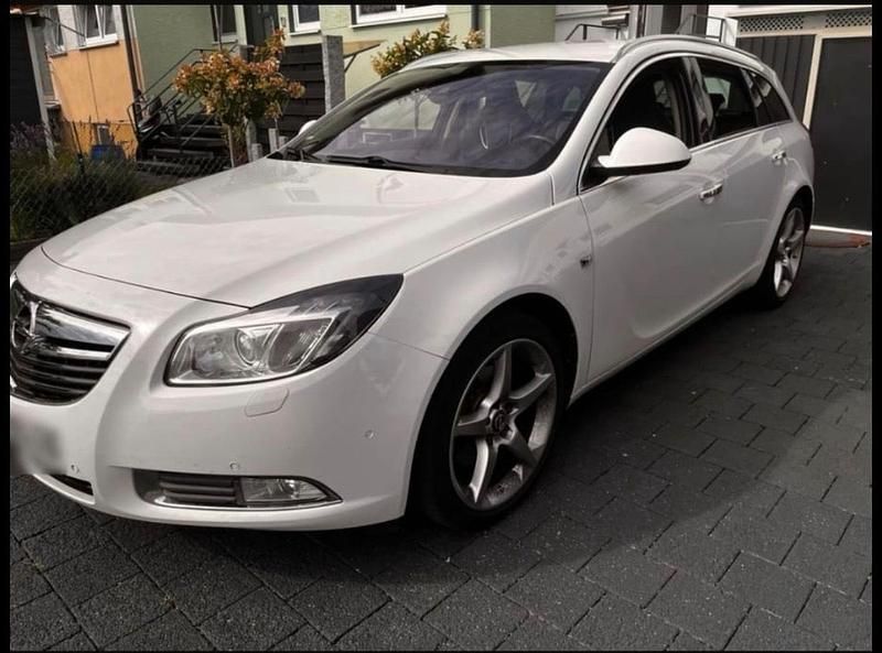 Gebraucht Opel Insignia 194 PS (142 kW) 2013 Weiß Kombi
