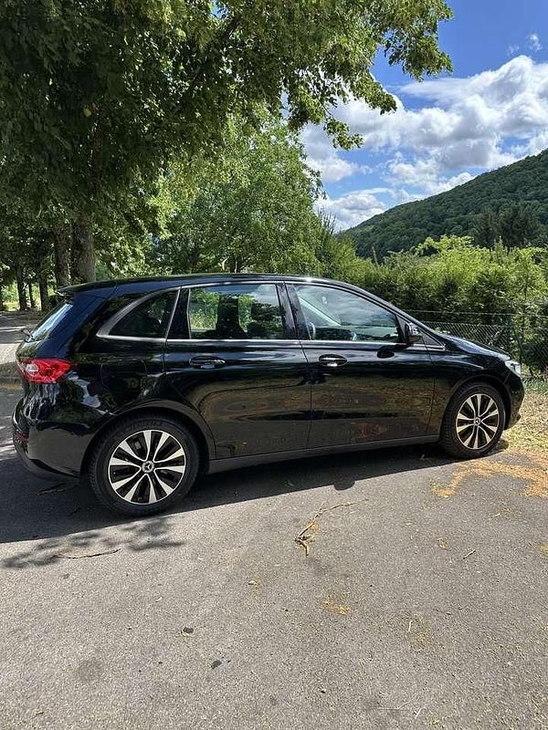 Gebraucht Mercedes B250e 160 PS (117 kW) 2022 Schwarz Van / Kleinbus