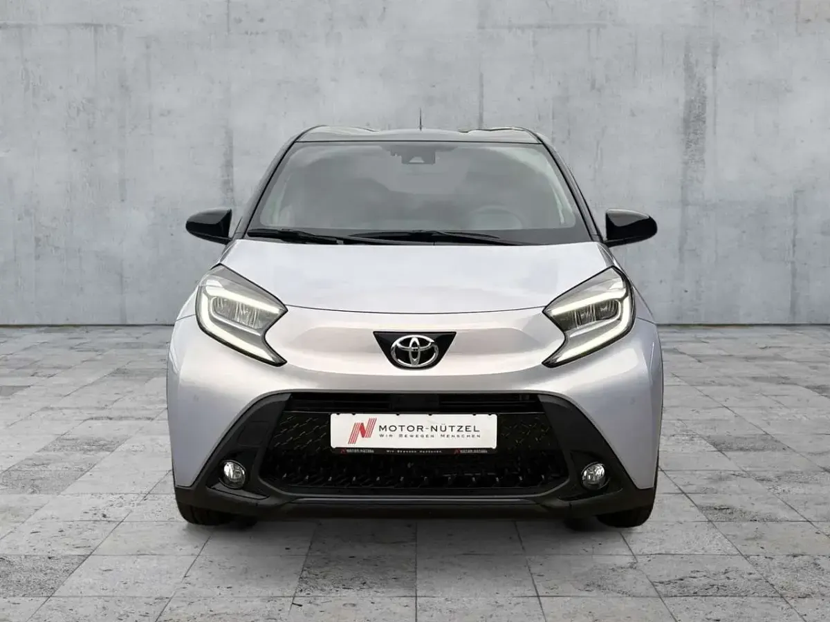 Neu Toyota Aygo X Edition 72 PS (52 kW) 2025 Light purple (9ae)/ black mica SUV
