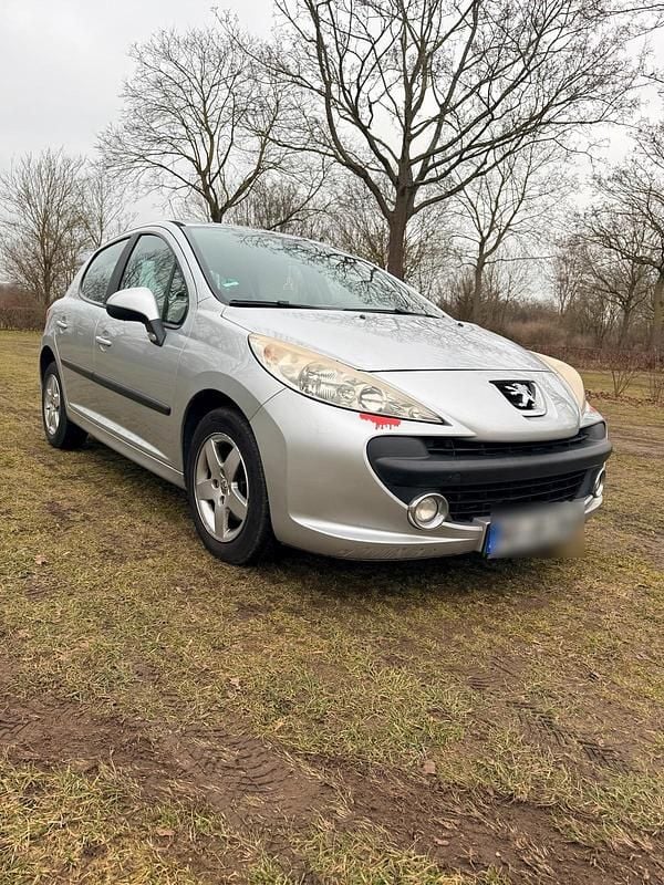 Gebraucht Peugeot 207 95 PS (69 kW) 2009 Silber Kleinwagen