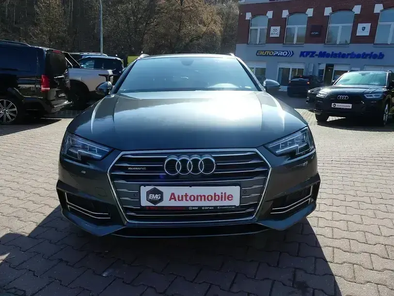 Używany Audi A4 S-Line 252 KM (185 kW) 2018 Szary Kombi