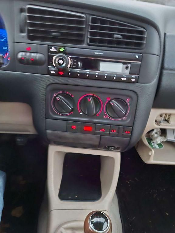 Gebraucht VW Golf Cabriolet 101 PS (74 kW) 2000 Blau Cabrio