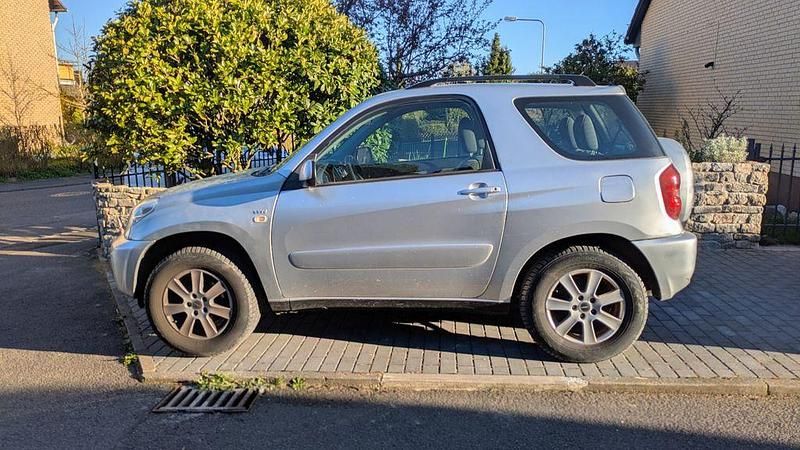 Gebraucht Toyota RAV4 125 PS (91 kW) 2004 Silber SUV