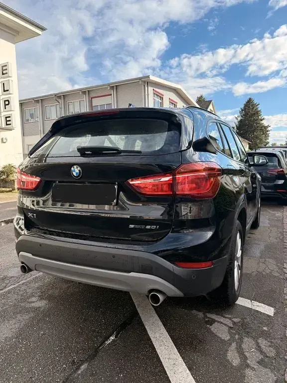 Używany BMW X1 Advantage 192 KM (141 kW) 2019 Czarny SUV