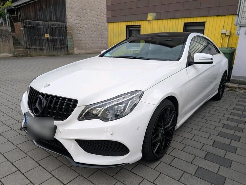 Weiß Gebraucht 2015 Mercedes E250 AMG Coupé | 20.999 € (Teuer) - Bild 1/4