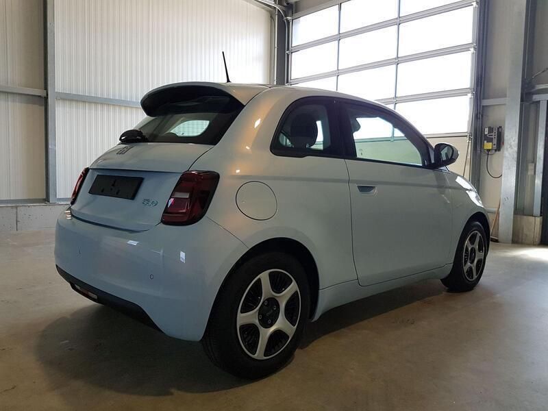 Gebraucht Fiat 500e Passion 86 kW (118 PS) 2021 Himmel blau dreischicht lackierung Kleinwagen