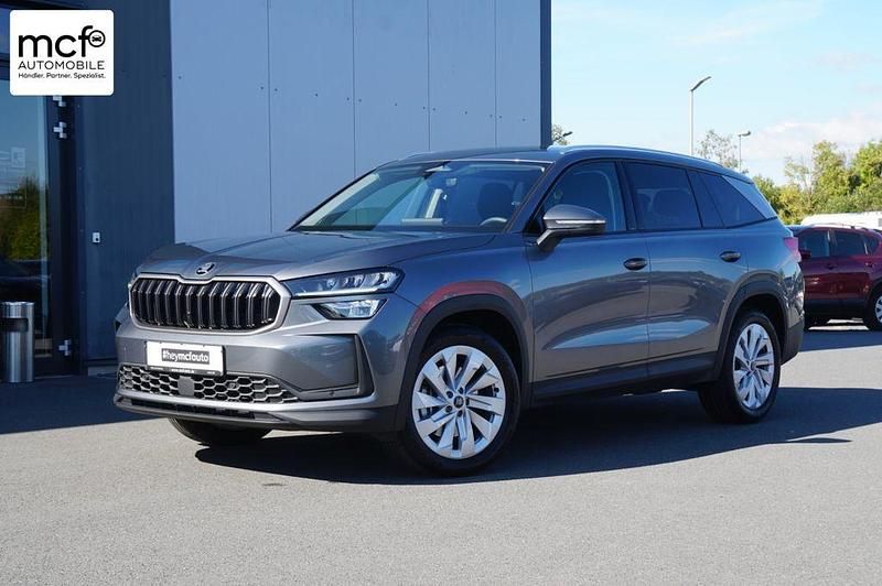 Graumetallic Gebraucht 2025 Skoda Kodiaq Selection SUV | 38.970 € (Guter Preis) - Bild 1/4