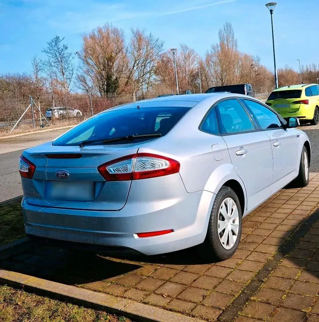 Gebraucht Ford Mondeo 145 PS (106 kW) 2010 Grau Limousine