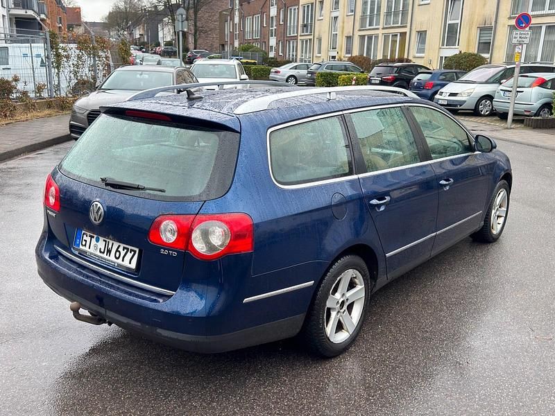 Gebraucht VW Passat 140 PS (102 kW) 2007 Blau Kombi