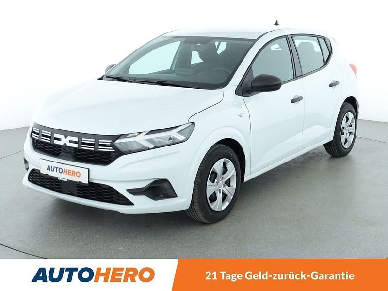 Weiß Gebraucht 2024 Dacia Sandero Essentiel Kleinwagen | 14.630 € (Superpreis) - Bild 1/3