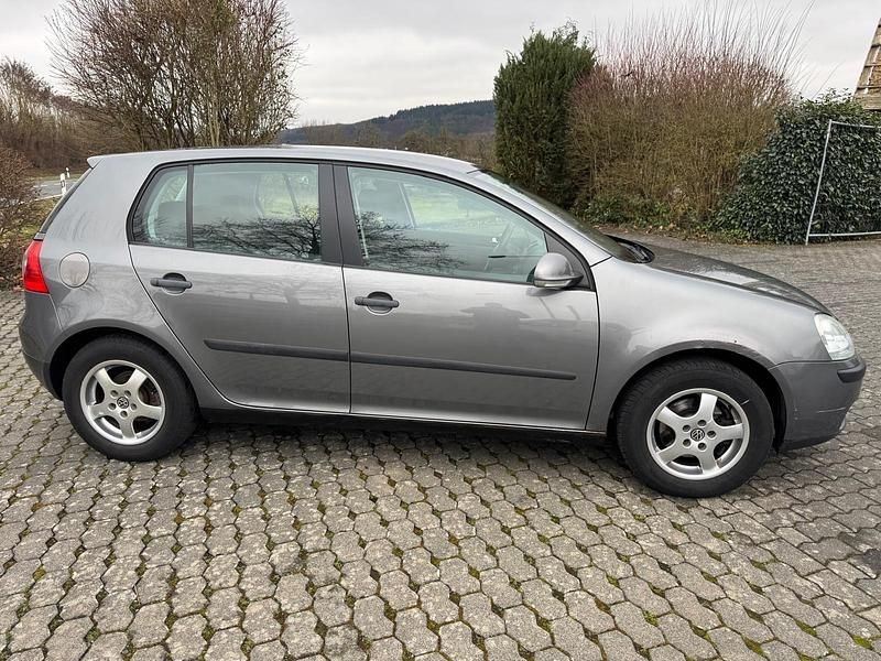 Gebraucht VW Golf V 75 PS (55 kW) 2005 Grau Kleinwagen