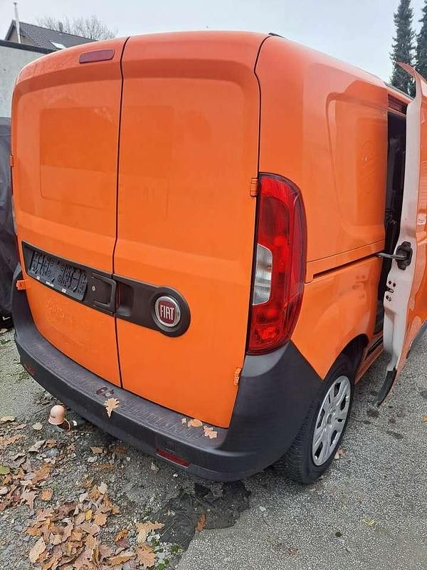 Gebraucht Fiat Doblò 75 PS (55 kW) 2016 Orange Van / Kleinbus