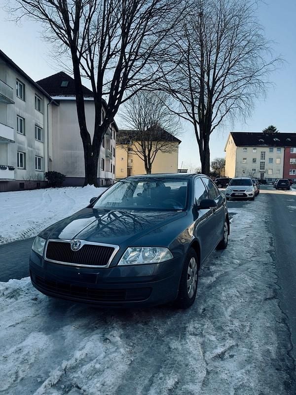 Grau Gebraucht 2008 Skoda Octavia Limousine | 2.800 € (Fairer Preis) - Bild 1/4