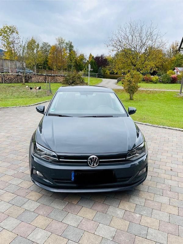 Grau Gebraucht 2018 VW Polo Comfortline Kleinwagen | 10.500 € (Fairer Preis) - Bild 1/4