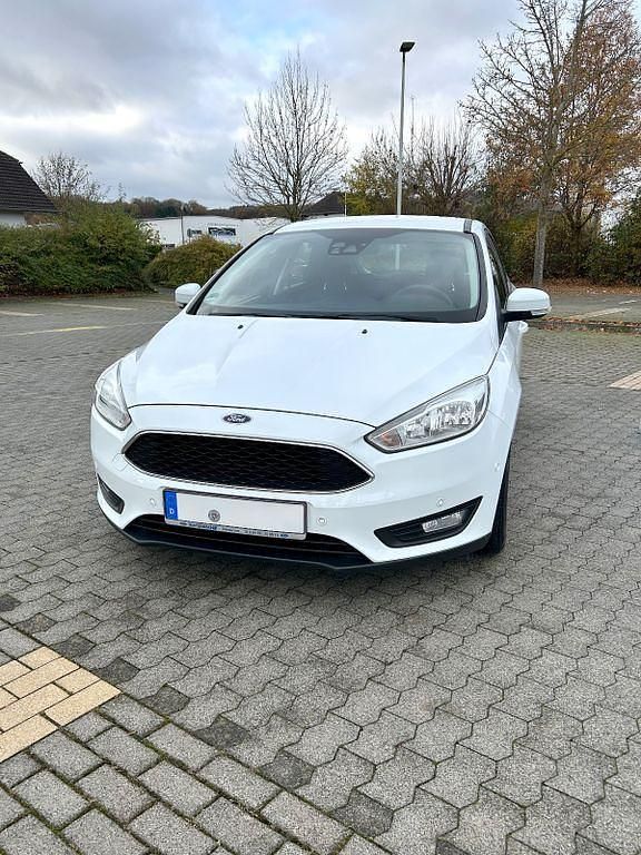 Weiß Gebraucht 2017 Ford Focus Business Edition Limousine | 7.980 € (Fairer Preis) - Bild 1/4