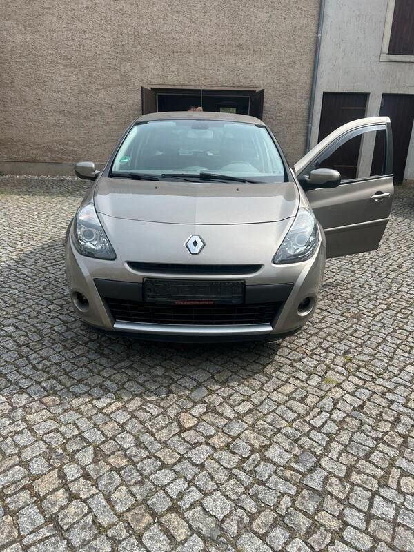 Beige Gebraucht 2010 Renault Clio II Kleinwagen | 2.000 € (Guter Preis) - Bild 1/4