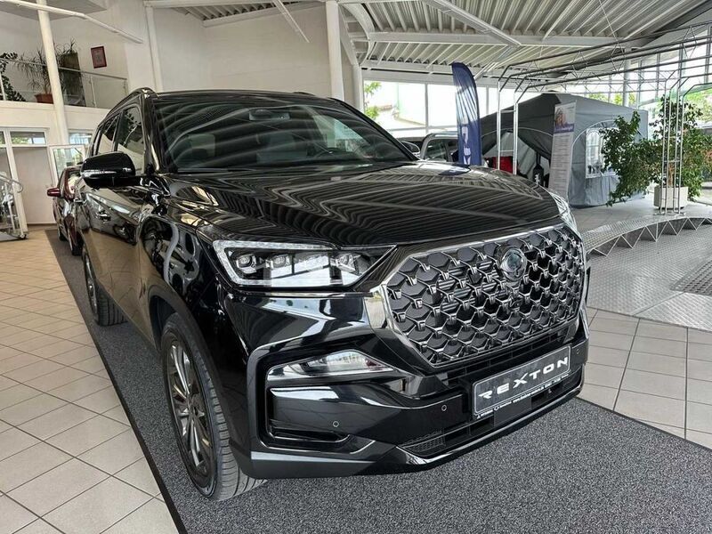 Schwarz Neu 2025 Ssangyong Rexton SUV | 53.490 € - Bild 1/4