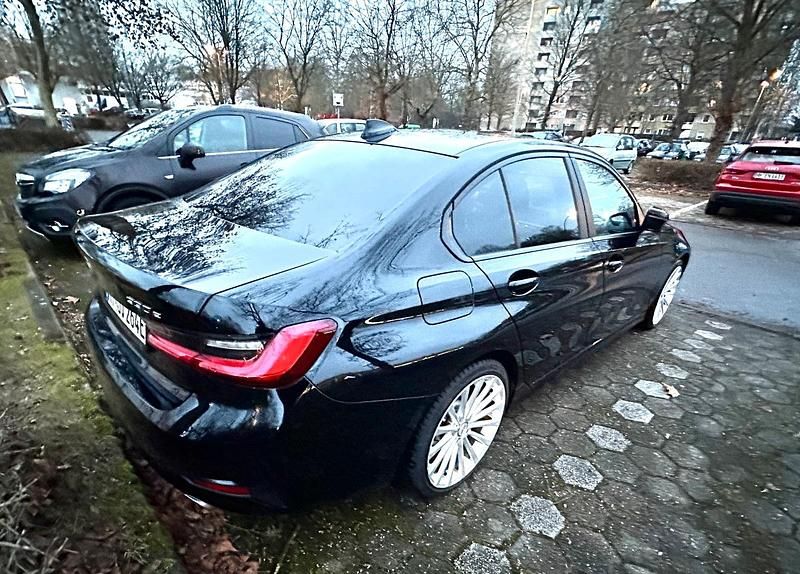 Gebraucht BMW 330e 184 PS (135 kW) 2019 Schwarz Limousine