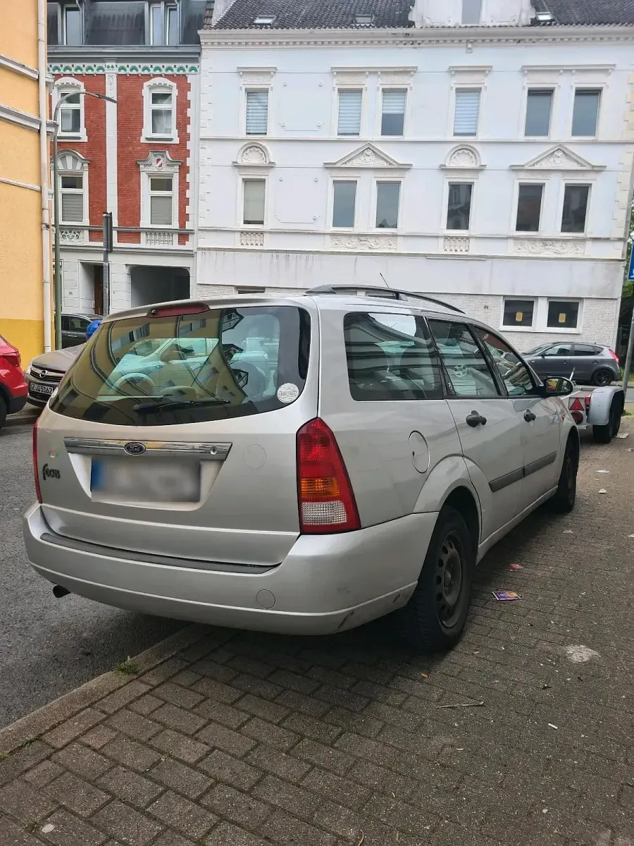 Gebraucht Ford Focus 100 PS (73 kW) 1999 Grau Kombi