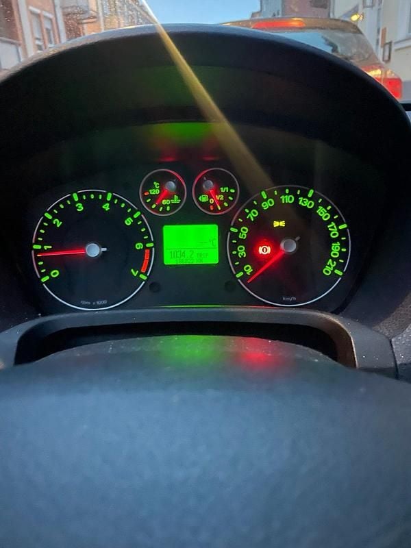 Grau Gebraucht 2007 Ford Fiesta Kleinwagen | 1.200 € (Fairer Preis) - Bild 1/4