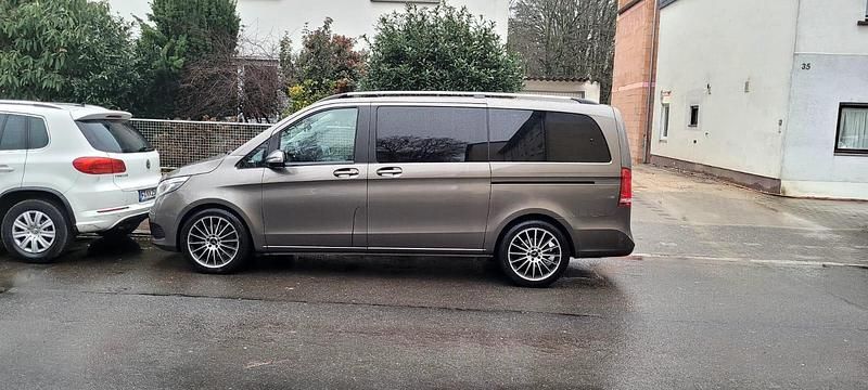 Gebraucht Mercedes V250 190 PS (139 kW) 2017 Braun Van / Kleinbus