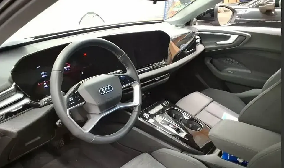 Gebraucht Audi A5 Business 150 PS (110 kW) 2025 Mythosschwarz metallic Kombi