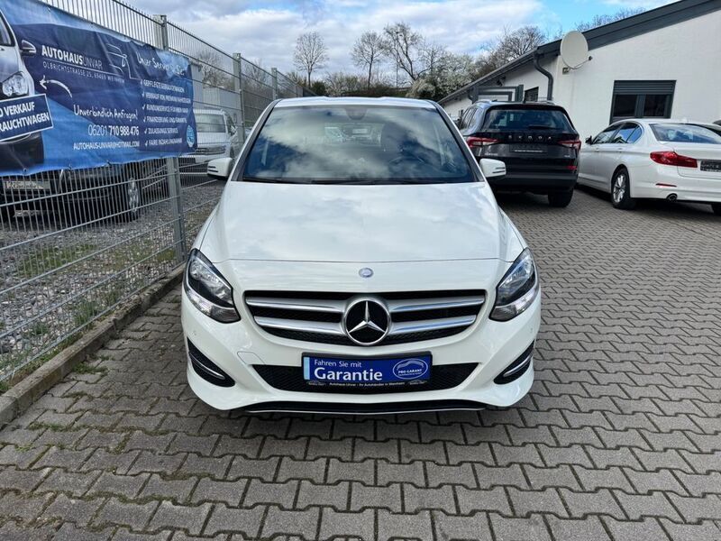 Gebraucht Mercedes B180 109 PS (80 kW) 2016 Weiß Van / Kleinbus