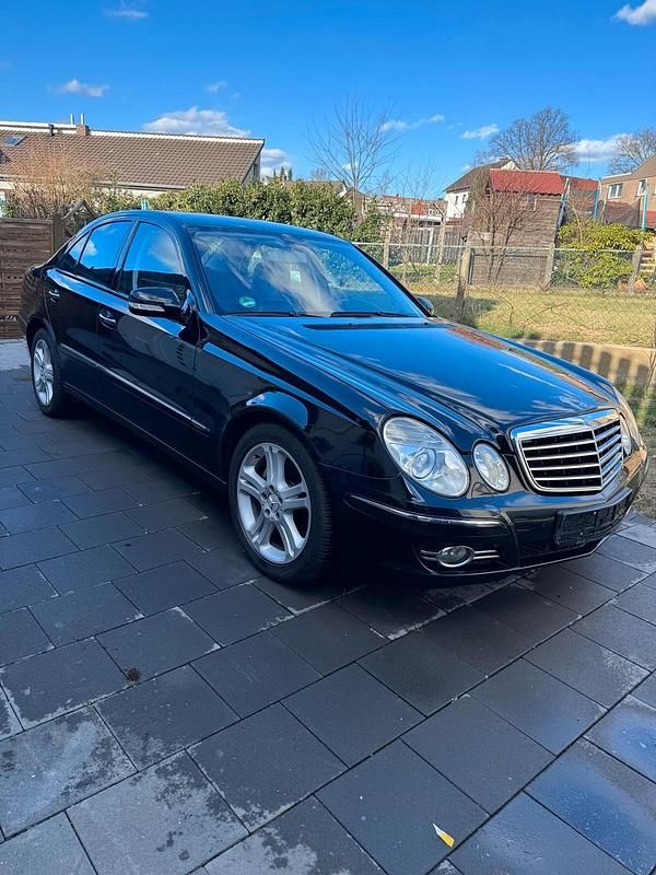 Usata Mercedes E200 190 CV (139 kW) 2007 Nero Berlina