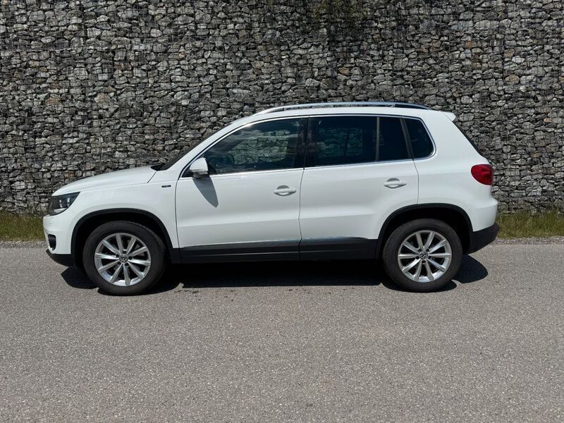 Pure white Gebraucht 2015 VW Tiguan LOUNGE SUV | 11.990 € (Fairer Preis) - Bild 1/4