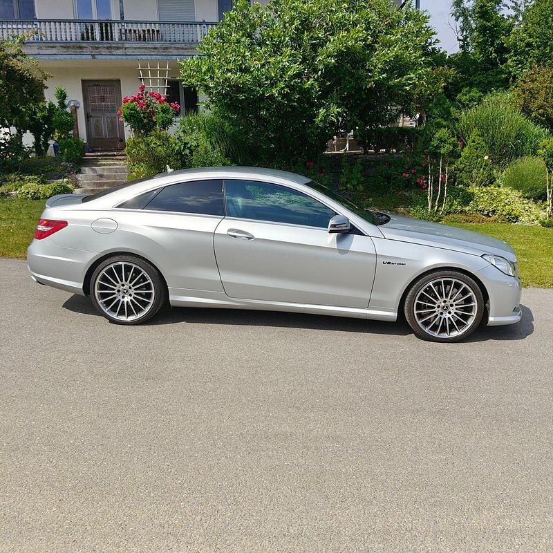 Silber Gebraucht 2012 Mercedes E500 AMG Coupé | 26.000 € (Fairer Preis) - Bild 1/4