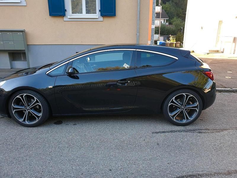 Schwarz Gebraucht 2025 Opel Astra GTC Coupé | 7.400 € - Bild 1/4
