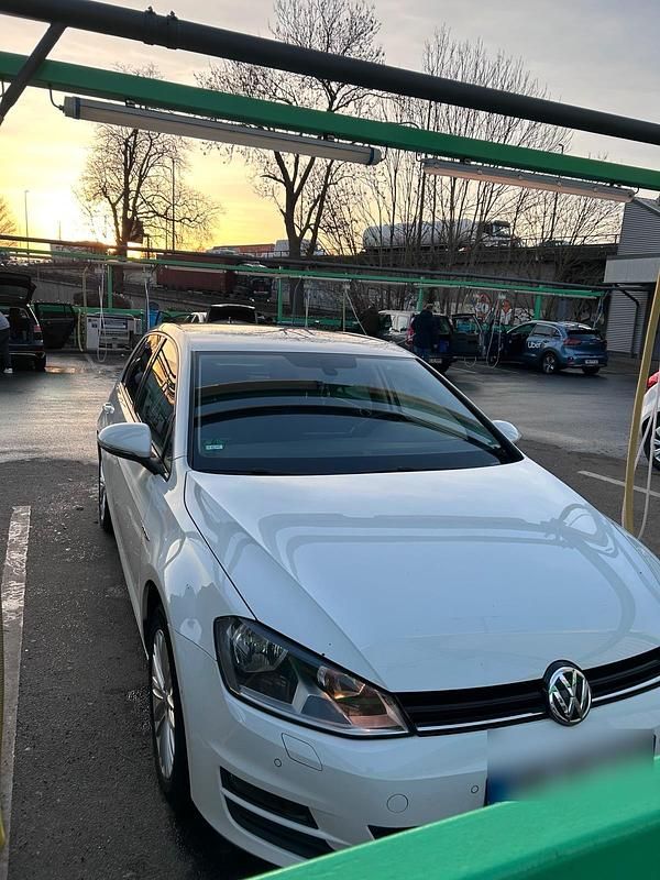 Gebraucht VW Golf VII 106 PS (77 kW) 2015 Weiß Limousine