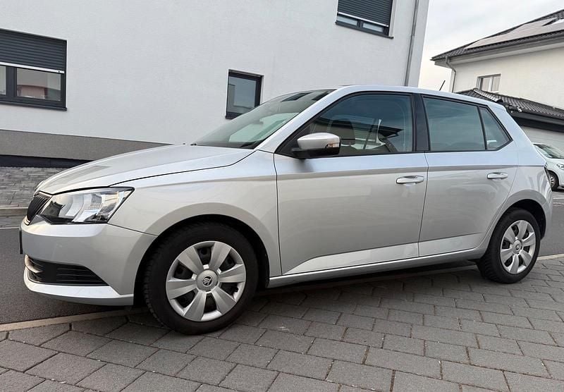 Gebraucht Skoda Fabia 60 PS (44 kW) 2018 Silber Limousine
