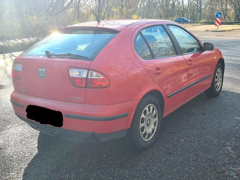 Usata Seat Leon 101 CV (74 kW) 2000 Rosso Utilitaria