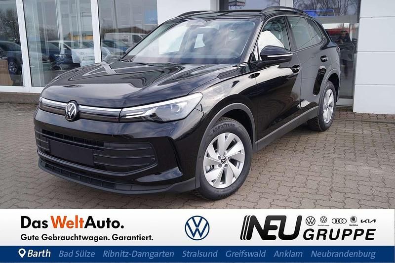 Grenadillschwarz metallic Neu 2025 VW Tiguan Basis SUV | 37.879 € (Superpreis) - Bild 1/4