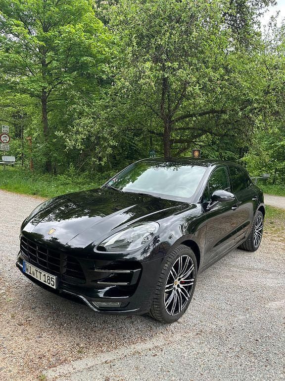 Schwarz Gebraucht 2018 Porsche Macan Turbo Performance Package SUV | 28.000 € (Teuer) - Bild 1/4