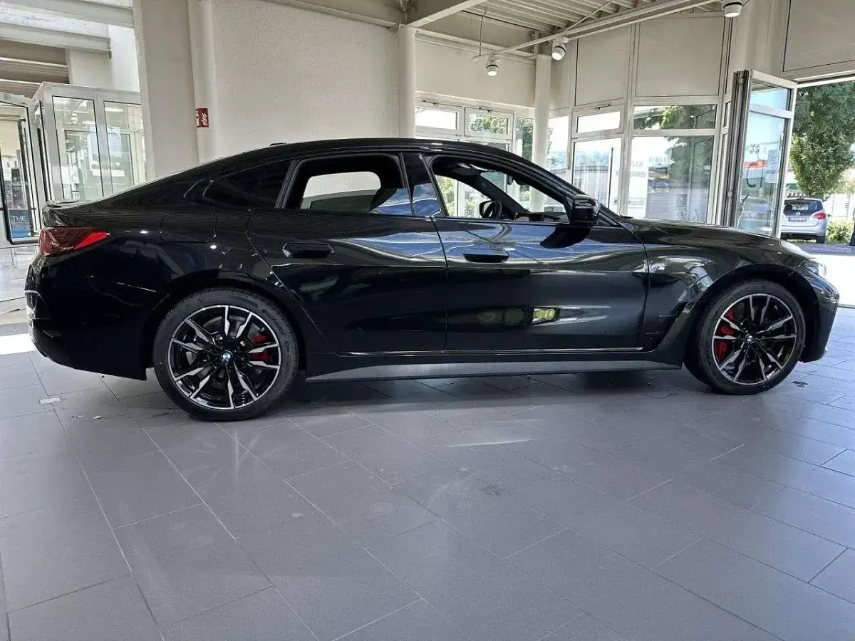 Neu BMW 440 374 PS (275 kW) 2026 Saphirschwarz Coupé