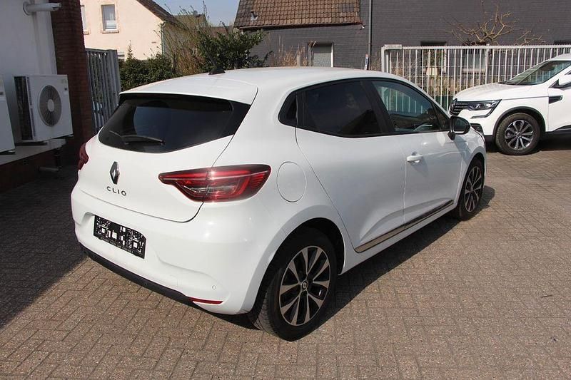 Gebraucht Renault Clio V Evolution 101 PS (74 kW) 2022 Weiß Limousine