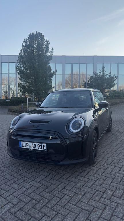 Gebraucht Mini Cooper SE Classic 135 kW (184 PS) 2023 Schwarz Kleinwagen