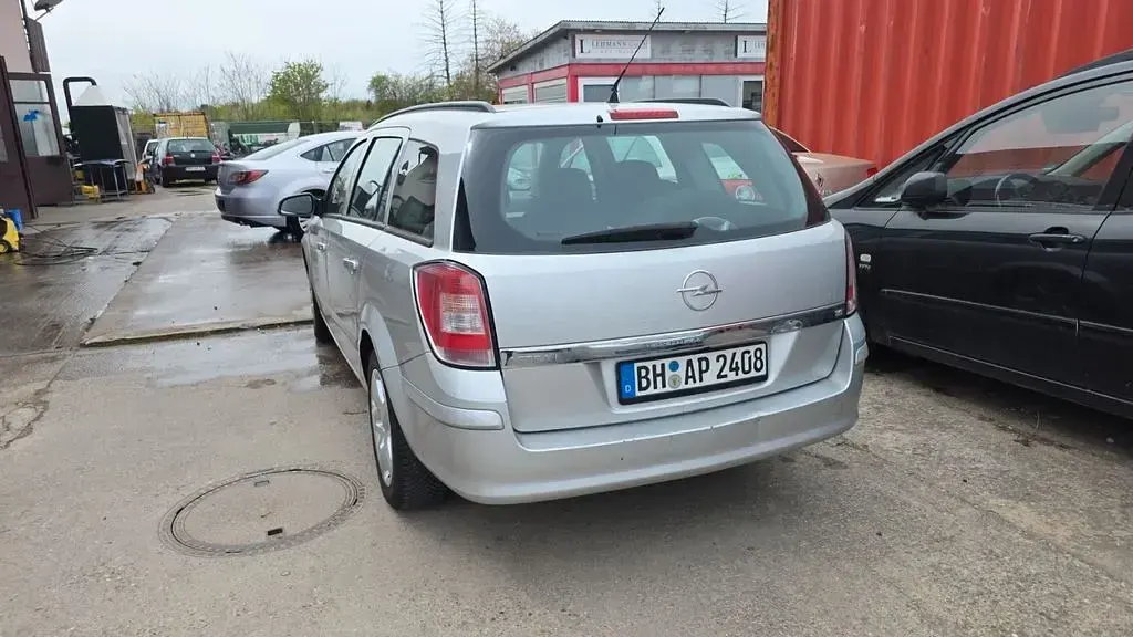 Gebraucht Opel Astra Edition 116 PS (85 kW) 2008 Silber Limousine