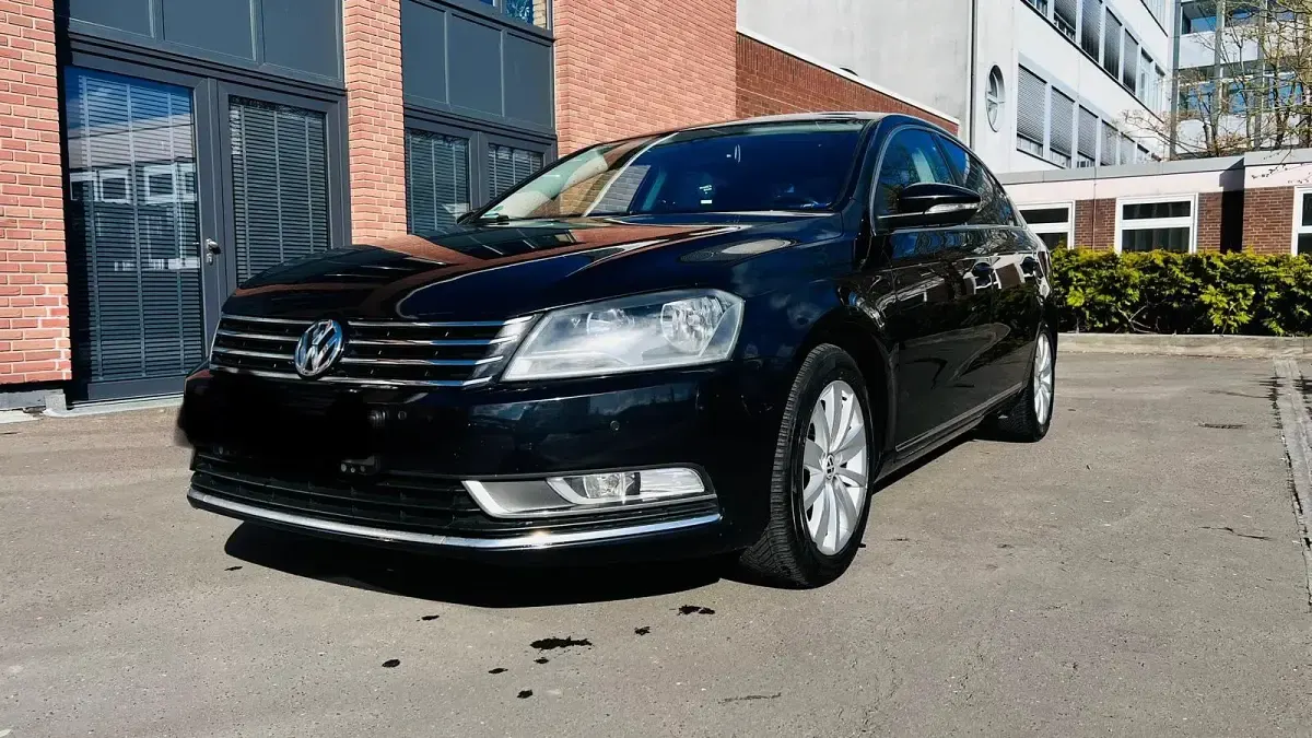 Gebraucht VW Passat 105 PS (77 kW) 2011 Schwarz Limousine