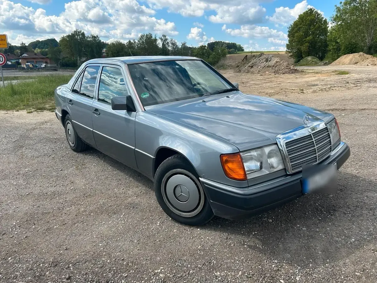 Gebraucht Mercedes 200 135 PS (99 kW) 1992 Grau Limousine