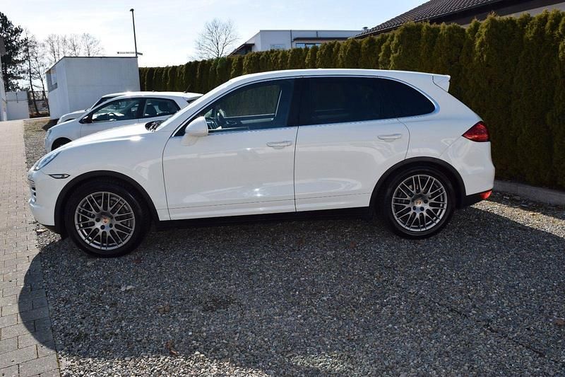 Second-hand Porsche Cayenne 239 CP (175 kW) 2011 Alb SUV