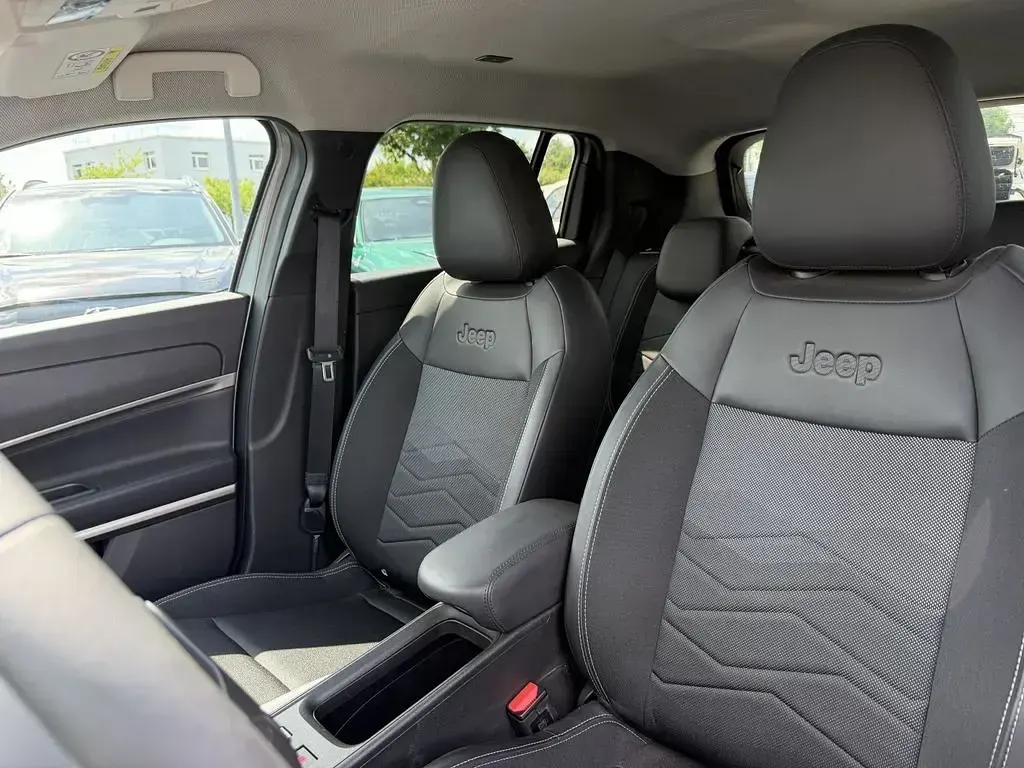 Gebraucht Jeep Avenger EV Altitude 114 kW (156 PS) 2025 Grau metallicgrau (metallic) SUV