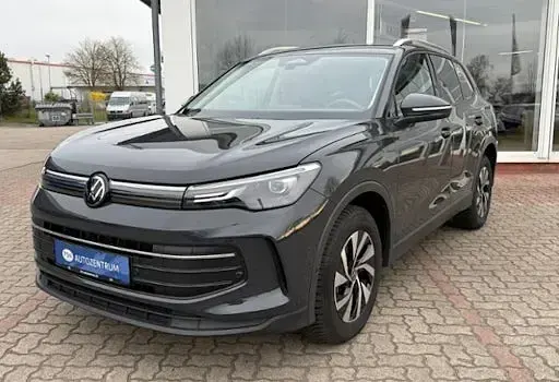 Gebraucht VW Tiguan Life 193 PS (141 kW) 2024 Grau SUV